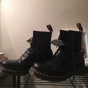 Doc Martens 1460 Smooth Boot - 8 Eyes. Size US 9